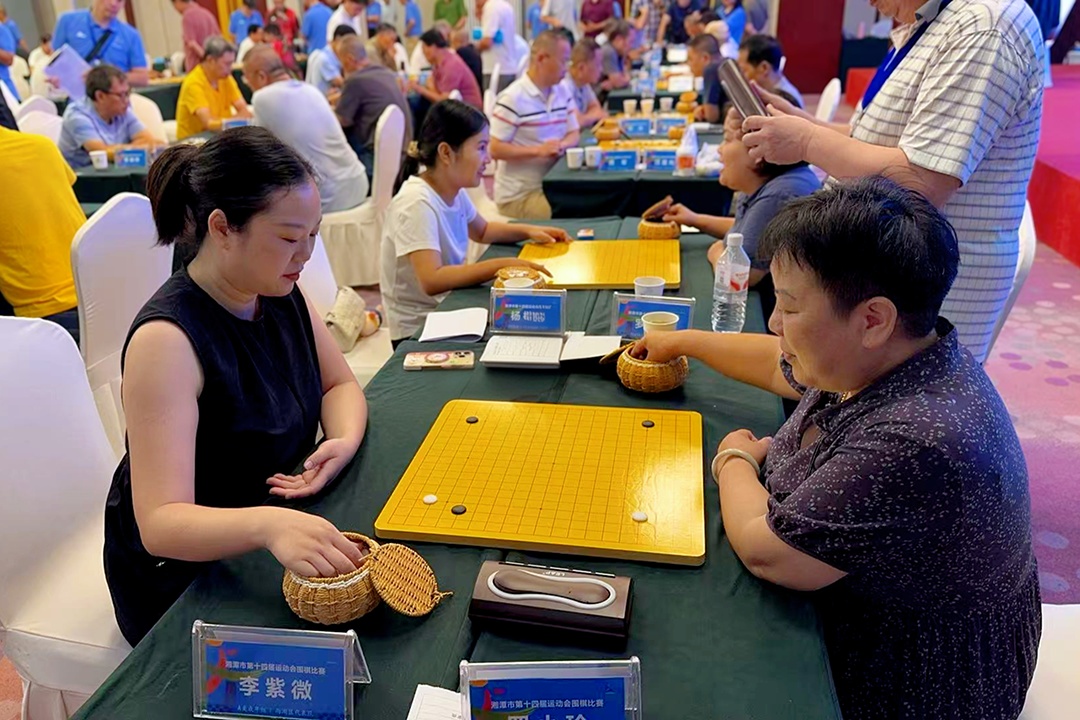 出浓厚兴趣, 母女二人你, 岁的李紫微