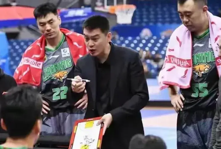 领衔, 四号位由付