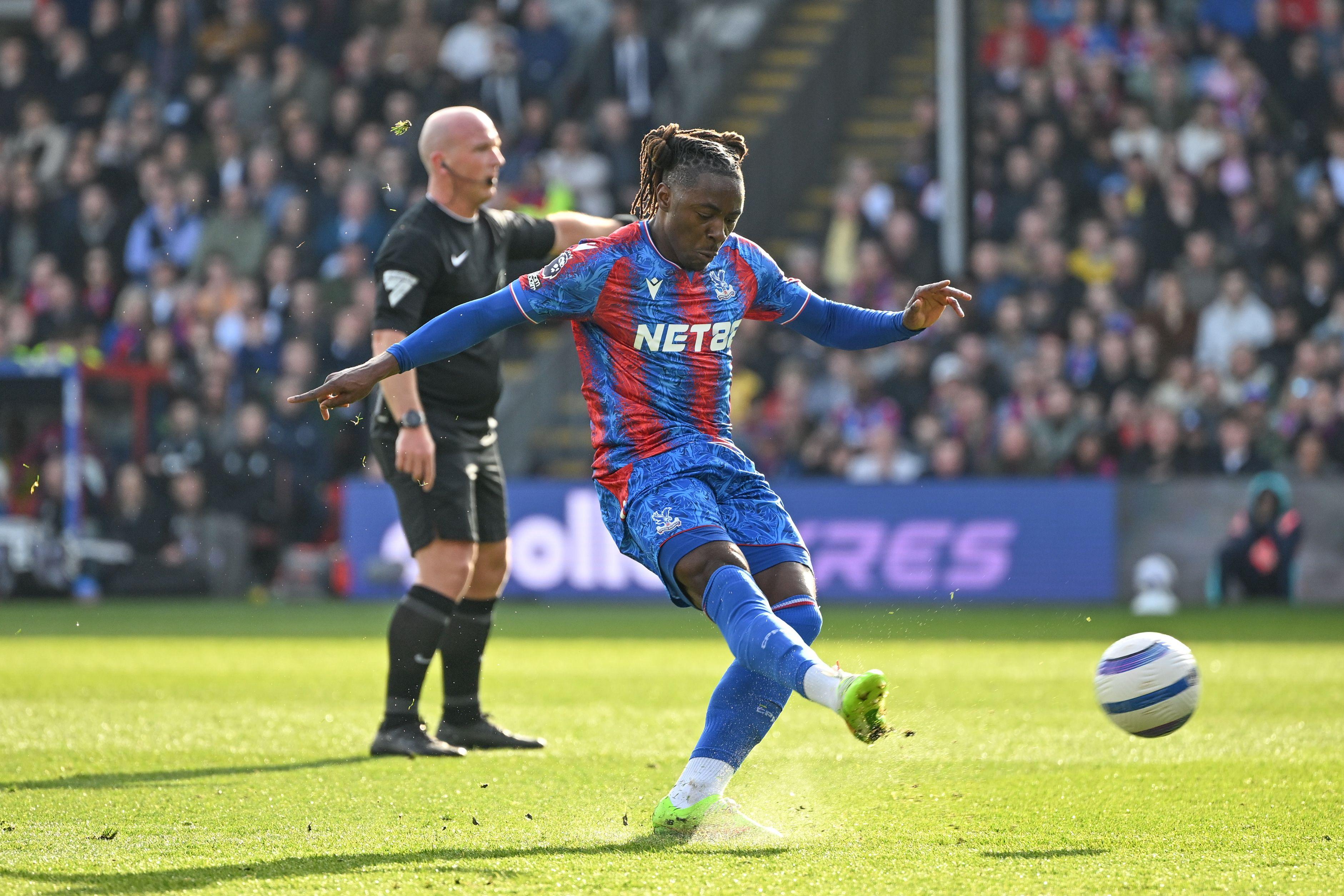 我们将看看, 埃泽踢了