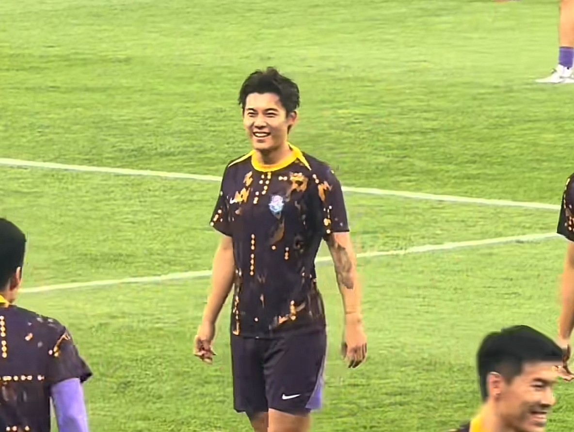 AA, 中完成自己 AA, 中完成自己