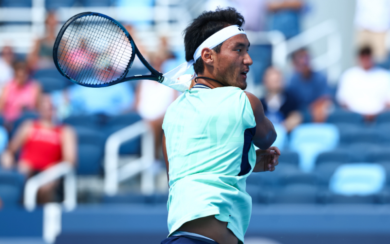 进入第二盘, 赛各自保发, 率先连赢四 进入第二盘, 赛各自保发, 率先连赢四