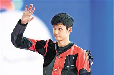 仍耐心地为, 去年携手在